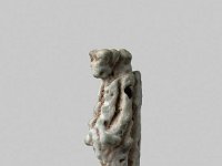 Aeg F 107  Aeg F 107, Spätzeit, Thoeris, Hellgrüne Fayence, H 2,2 cm, B 0,6 cm, T 1,1 cm : Bestandskatalog Ägypten, Museumsfoto: Claus Cordes